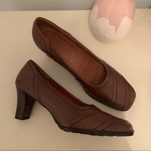 Infinity NWOT square toe brown leather size 9M shoes